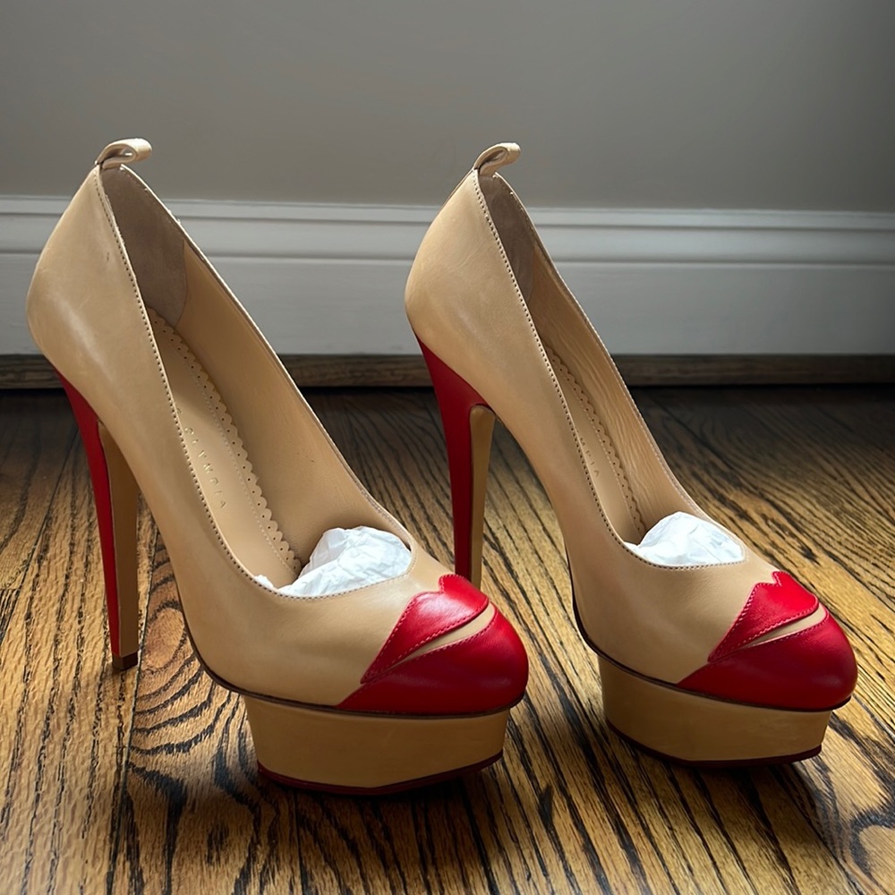 BNIB Charlotte Olympia Kiss Me Nude Pump